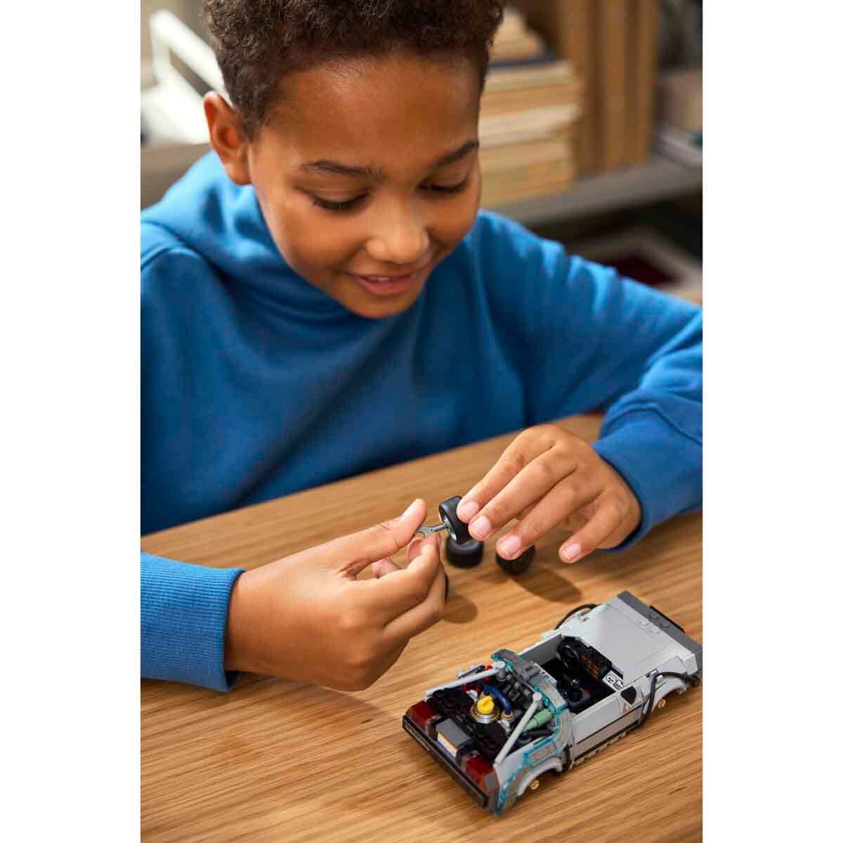 lego-speed-champions-gelecege-donus-zaman-makinesi-77256-6.jpg